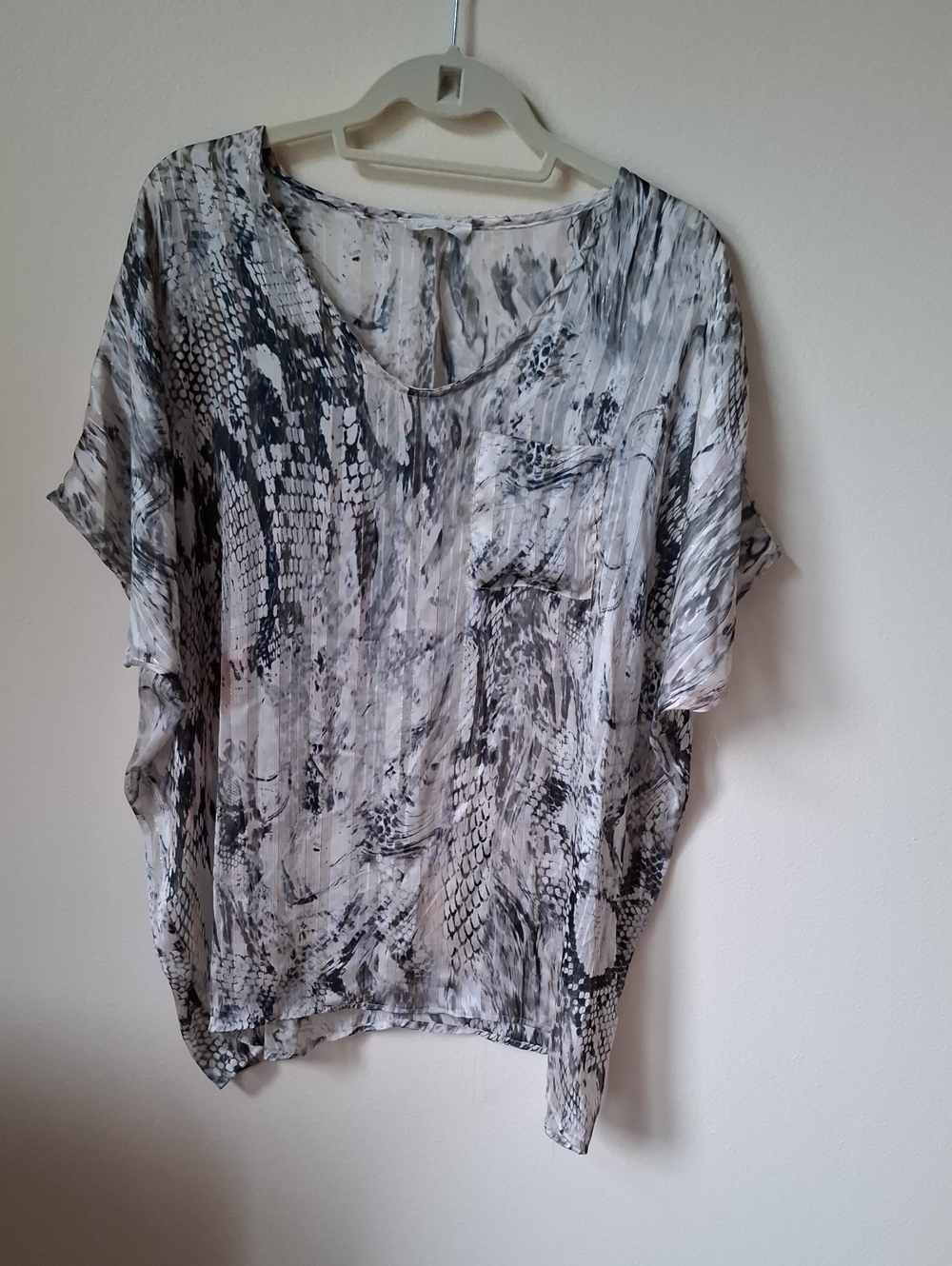 Lovely J Lightweight Gray Printed Dolman Sleeve Top Womens Size S